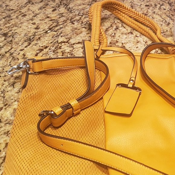 Faux Leather Tote Golden Honey - Picture 15 of 16
